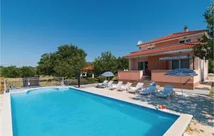 Five-Bedroom Holiday Home Dugopolje With A Fireplace 03 - Dicmo