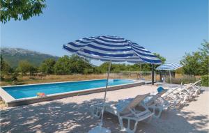 Five-Bedroom Holiday Home Dugopolje With A Fireplace 03