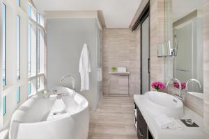 Deluxe Suite - Skyline View room in Rosewood Abu Dhabi