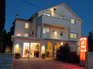 Apartments Antonella - Hramina