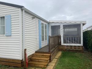 Maisons de vacances Mobil home 4 pers dans camping 5 etoiles avec piscine et acces plage direct : photos des chambres