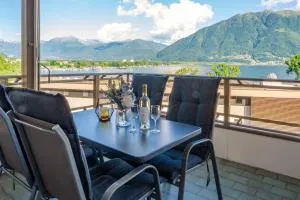 Apt Marlis 180 lake view Swimming Pool and Parking - Riazzino