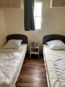 Maisons de vacances Mobil home 4 pers dans camping 5 etoiles avec piscine et acces plage direct : photos des chambres
