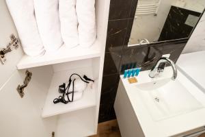 Pogonowskiego Beige Apartment by BookingHost