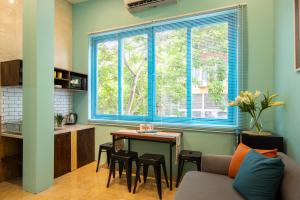 Lovely - Street View - Old Quarter - Train Street