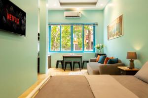 Lovely - Street View - Old Quarter - Train Street