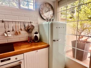 Loft de estilo industrial con jardín y garaje privados