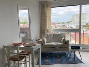 Appartements Studio Spacieux vue sur Paris et Tour Eiffel Proche Paris : photos des chambres