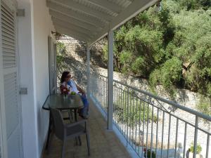 Mandraki House Upper, 100m from Kaminaki Beach