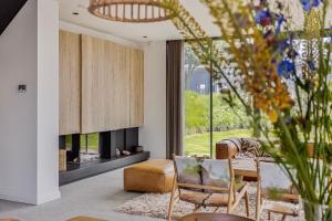 Lake House with dock at Lake Veere, Zeeland