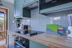 Stunning Cottage in the Heart of Old Leigh - Pass the Keys