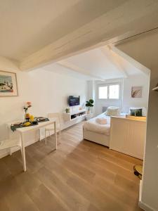 A NE PAS MANQUER Studio plein centre d Avignon climatisé