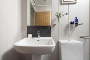 Blackbird Lodge, Strawberryfield Park - Free Parking, Hot tub, pets allowed