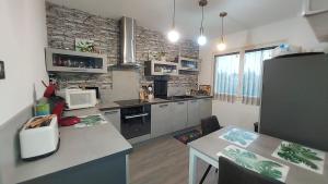 Sejours chez l'habitant Chez LOLO CHAMBRE DOUBLE 14,60 M2 : photos des chambres