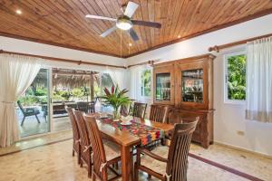 Luxury Villa on La Cana Golf Course with Pool, Jacuzzi, Cart & Maid