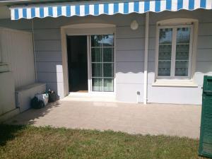 Appartements Appartement avec jardin, piscine et parking, pres de la mer - FR-1-494-3 : photos des chambres