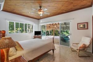 Luxury Villa on La Cana Golf Course with Pool, Jacuzzi, Cart & Maid