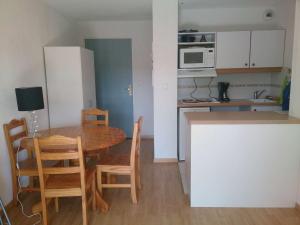 Charmant appartement avec jardin privé et accès piscine - FR-1-494-3