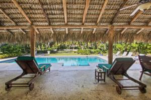 Luxury Villa on La Cana Golf Course with Pool, Jacuzzi, Cart & Maid