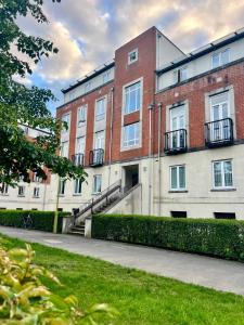 This weekend! Two double rooms with parking in quiet well-kept flat