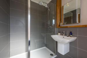 Diamond Lodge - Pets Allowed - Hot Tub - Free WiFi & Parking