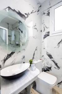 Small studio under Acropolis B!