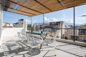 Small studio under Acropolis B!