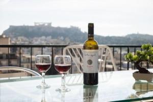 Small studio under Acropolis B!