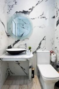 Small studio under Acropolis B!