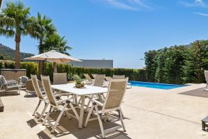 ViVi Homes -Villa Yara Pool, Sauna, Spa & Garden