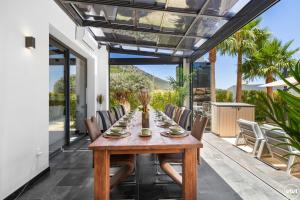 ViVi Homes - Villa Yara Pool, Sauna, Jacuzzi & Cinema
