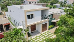 Guanaco House , A-C, WiFi, Hot water & Adventure Escape ,Excellent location