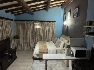 Listen to Nature Cottage close to OR Tambo Airport - Tembisa