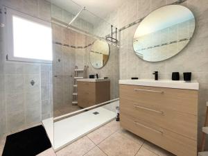 Villas villa spacieuse avec piscine, jacuzzi : photos des chambres