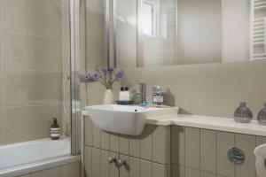 Two-Bedroom Chalet room in Cedar Lodge Strawberryfield Park