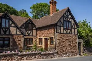 Two Grooms Cottage Dunster - Blue Anchor
