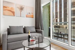 Renovated Studio next to Dubai Mall & Burj Khalifa