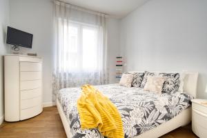 GuestHost - White Flat bilo di design De Angeli