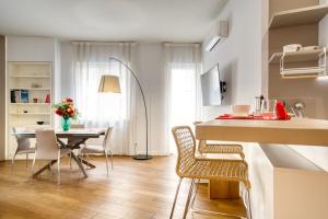 GuestHost - White Flat bilo di design De Angeli