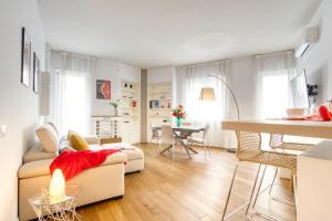 GuestHost - White Flat bilo di design De Angeli