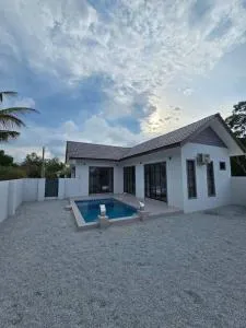 ZN Homestay Mengabang Telipot - Private Pool - Kampong Wakaf Tengah