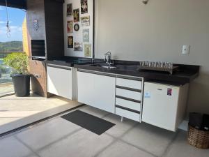 Alto Padrão vista lateral mar Jacuzzi privativa e piscina no condomínio