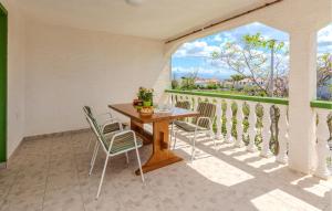 2 Bedroom Amazing Apartment In Vir