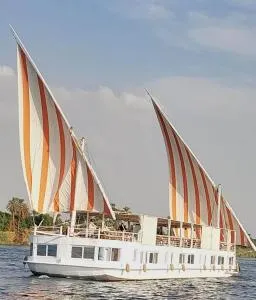 Noor El Din Dahabiya - Al Ḩamīdāt