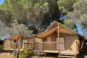 Campings Camping International d'Aups : Tente Lodge Aiguines (4 Personnes)