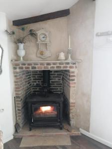 B&B / Chambres d'hotes Gatekeepers Cottage Tiny House, Taize, Deux-Sevres, Velo Francette : photos des chambres