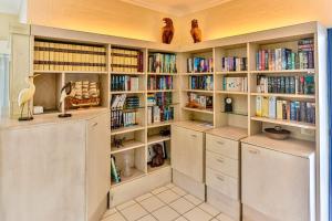 Little Greece, Santorini Estate