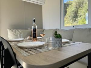 Le Laurier, mobil-home climatisé avec vue sur mer