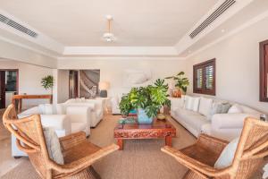 Seaside Bliss with pool and spectacular view