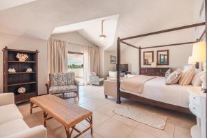 Seaside Bliss with pool and spectacular view